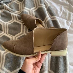 Side cut booties